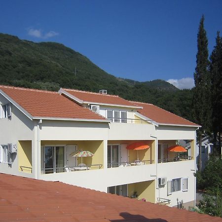 טיווט Apartments Viktoria מראה חיצוני תמונה
