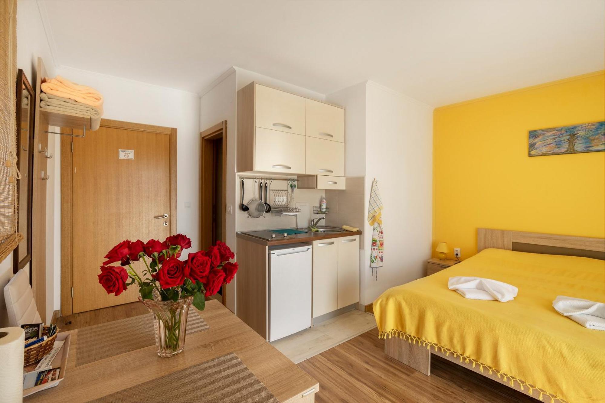 טיווט Apartments Viktoria מראה חיצוני תמונה