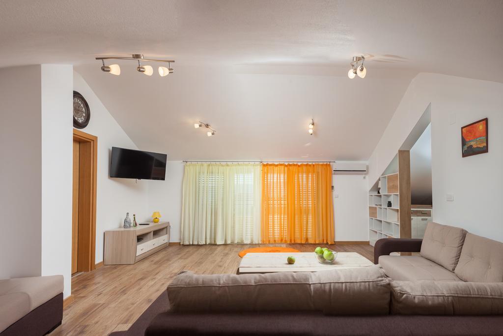 טיווט Apartments Viktoria מראה חיצוני תמונה