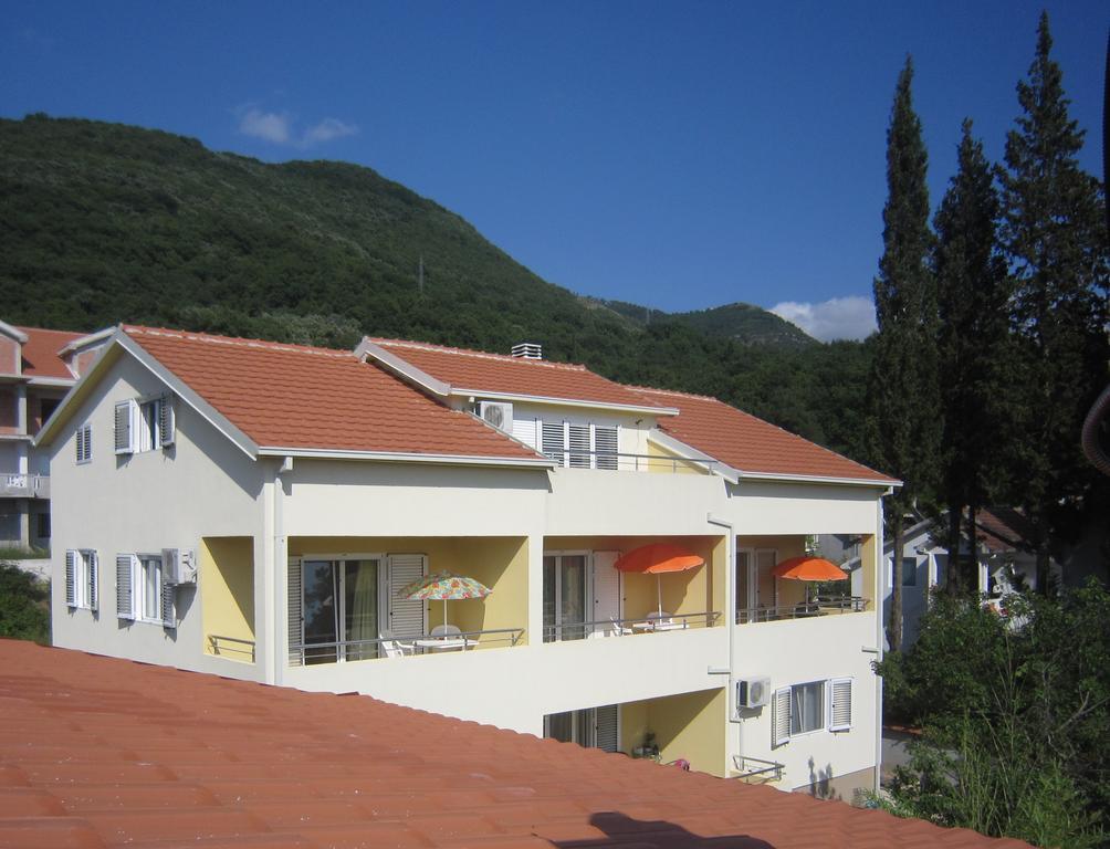 טיווט Apartments Viktoria מראה חיצוני תמונה