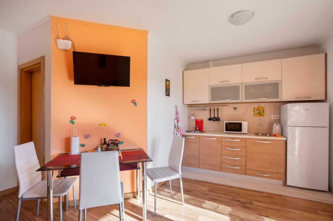 טיווט Apartments Viktoria מראה חיצוני תמונה